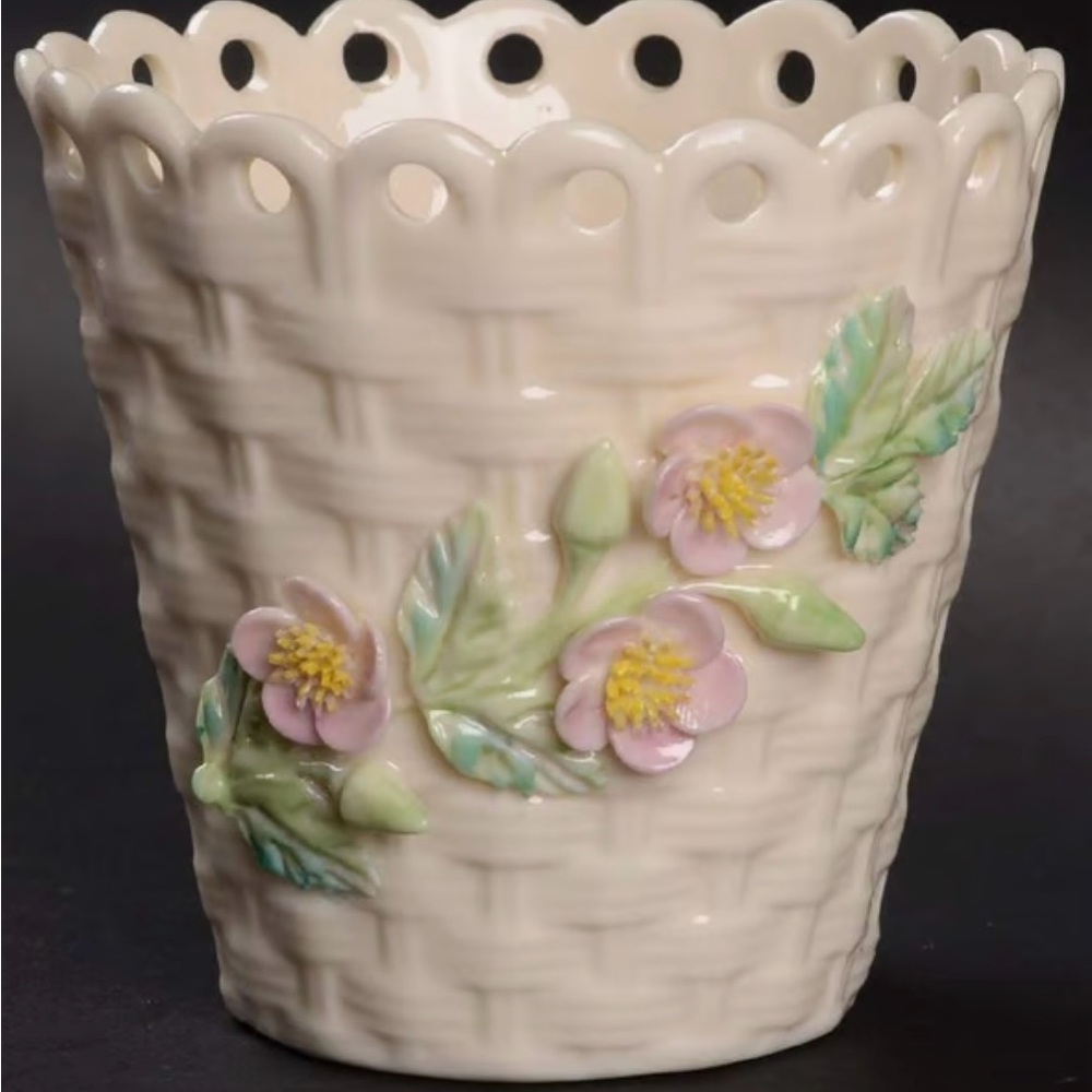 VTG BELLEEK IRELAND PORCELAIN STUNNING BASKET VASE ,HIGH RELIEF FLOWERS ,MARKED